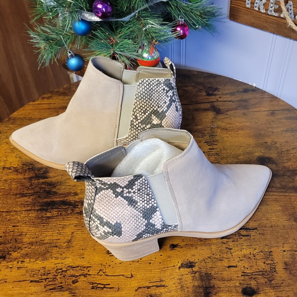 Dolce Vita Shana size 8.5-9 faux snakeskin booties-tan/black